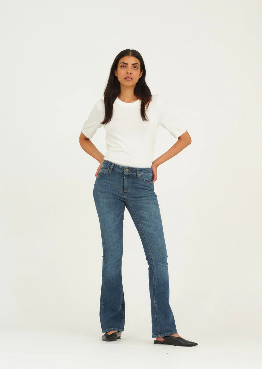 Pieszak Marija  Flare Leg Mid Rise Jeans - Washington Wash B4005 Cozy Wide-Legged Jeans